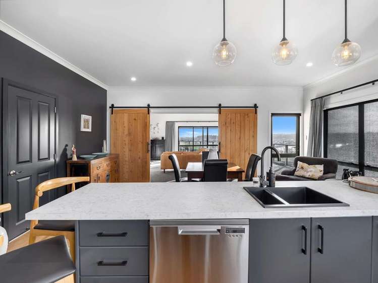 1 Shakespeare Road Bastia Hill_4