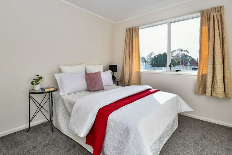 2/15 Frobisher Way Clendon Park_9