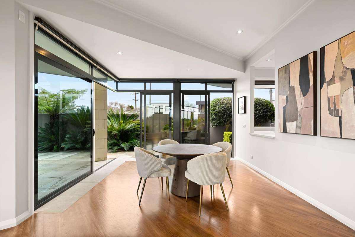 2 Comries Road_4