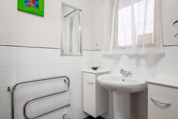 332 Princes Drive Britannia Heights_27