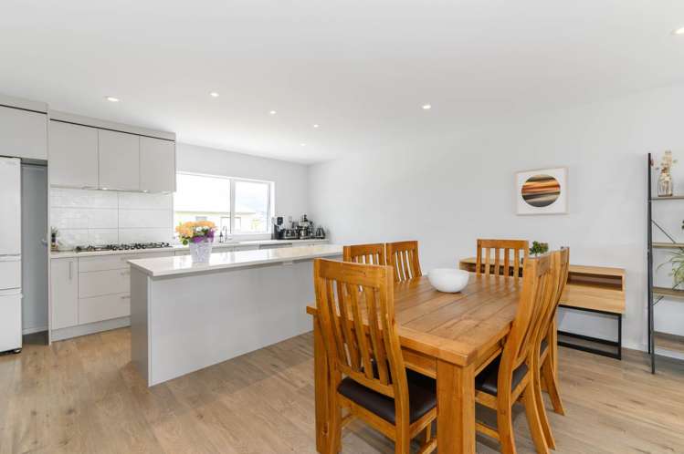 93 Bordeaux Parade Te Atatu South_4