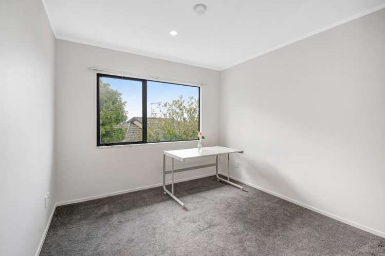 2/9 Mossop Rise Glenfield_8