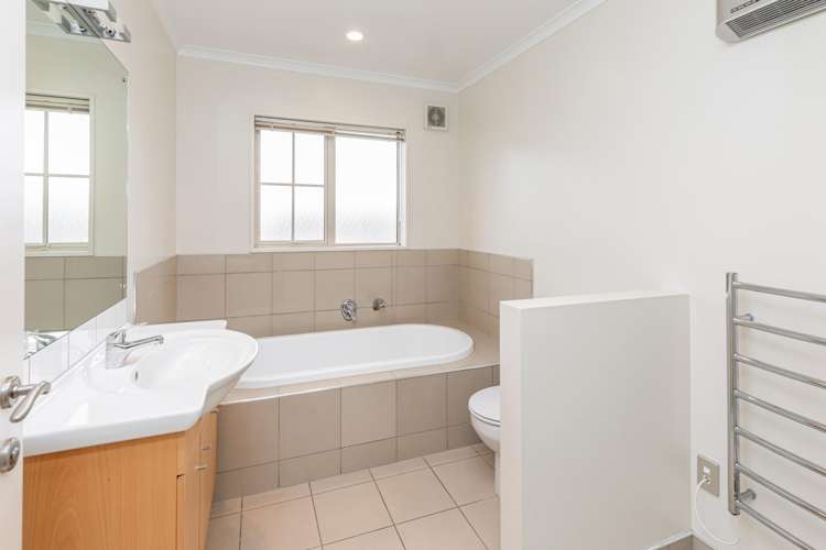 9 Strathmore Gardens Burwood_22