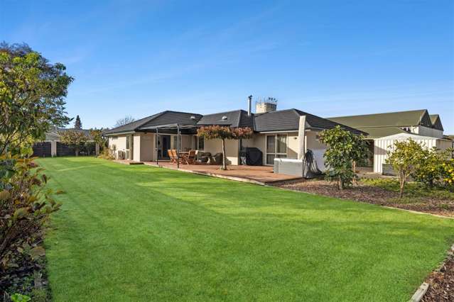 Stylish, Sunny & Perfect for Entertaining