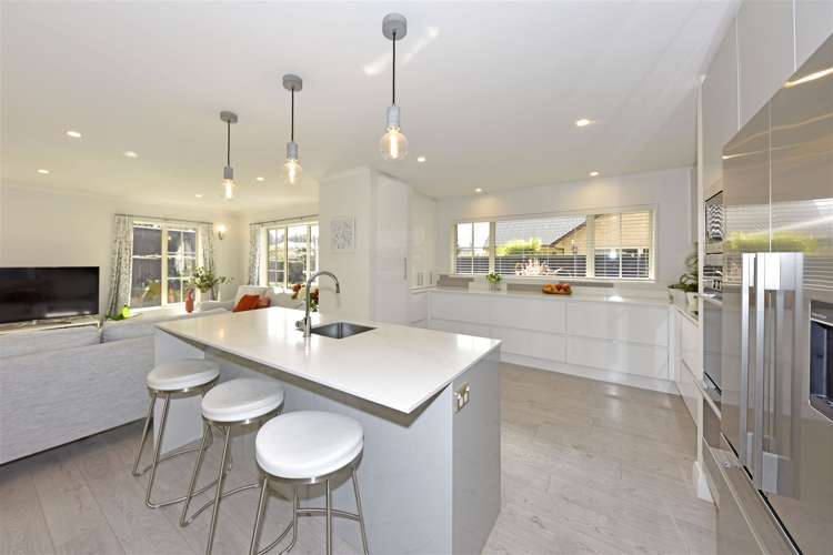 9 Strathmore Gardens Burwood_5