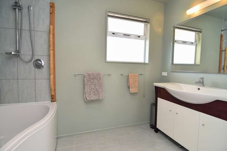 127 Lincoln Road Carterton_10