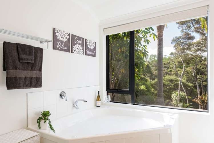 11 Spinnaker Point Paihia_17