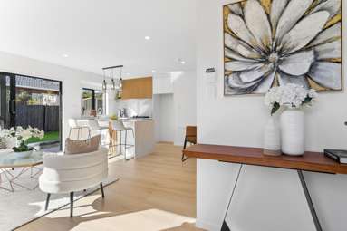 3/43 Alverston Street_4
