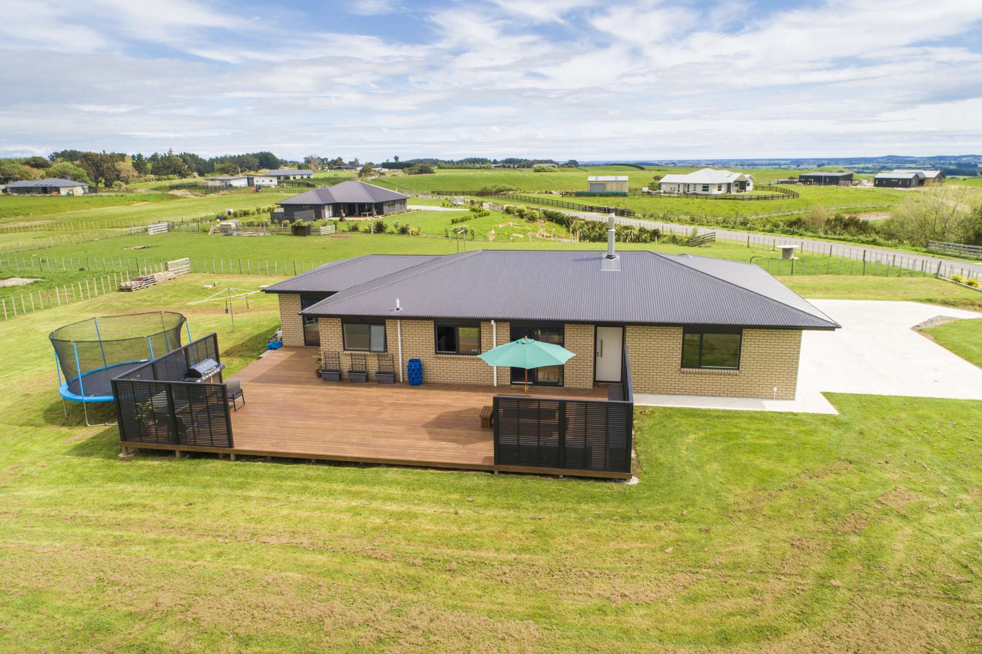 64 View Road Halcombe_0