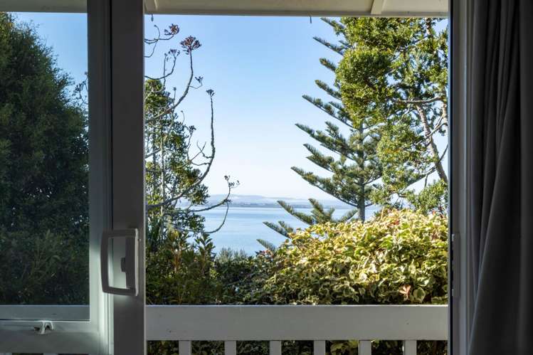 82 Kauri Point Road Laingholm_15