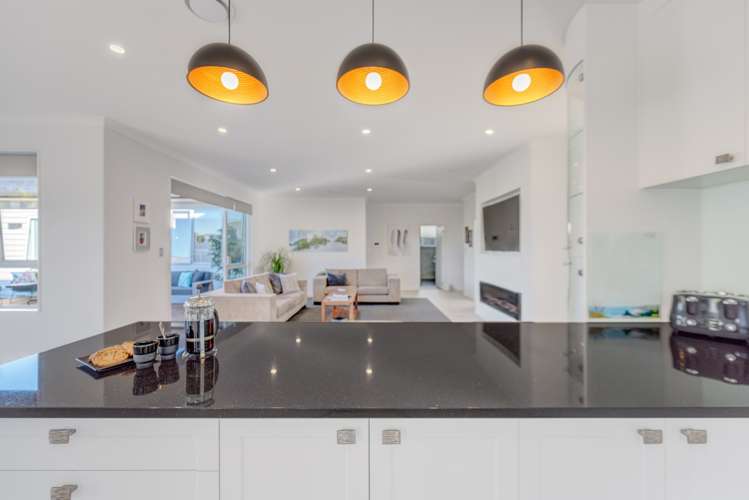 5 Defender Crescent Beachlands_10