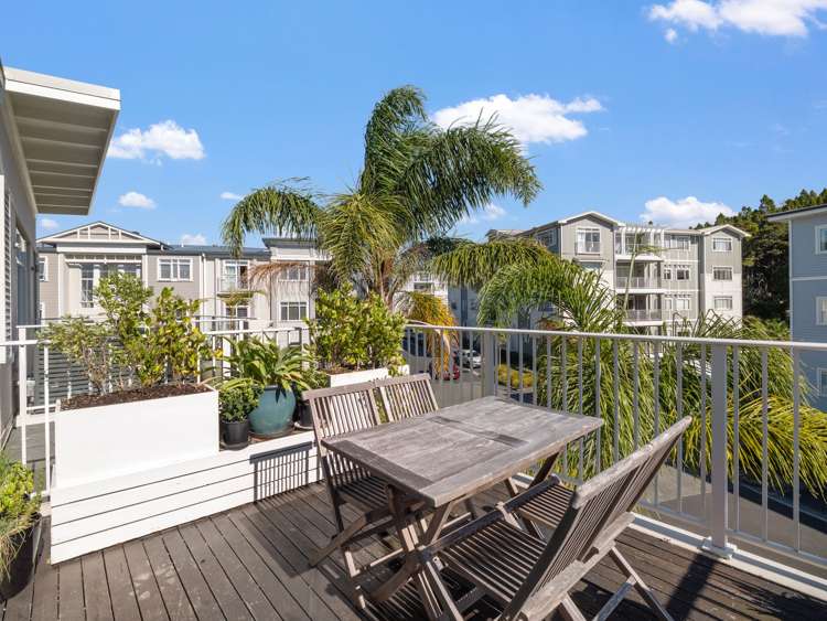 5 Eaves Bush Parade_1