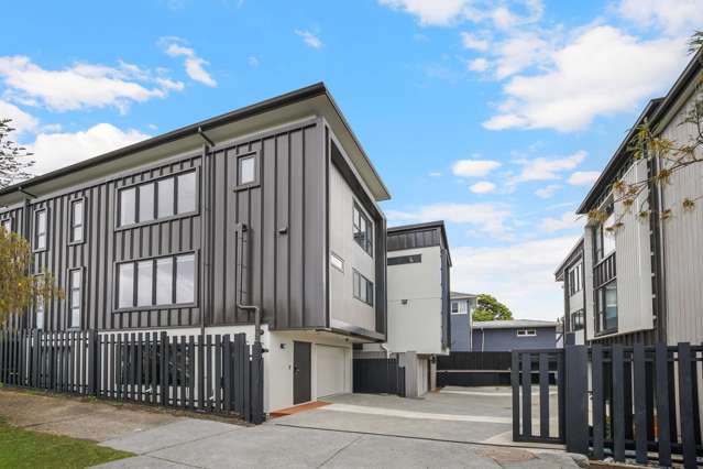 Brand New In Greenlane l Double Grammar Zone