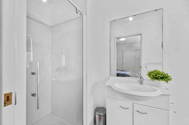 10 Gretton Court Flat Bush_13