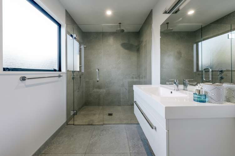 16 Finch Street Albert Town_7