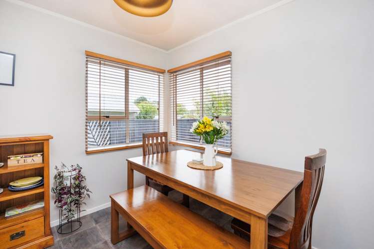 27 Ferndale Place Feilding_5