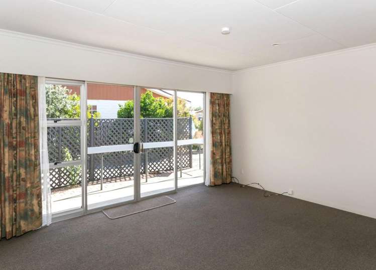 2/12 Newbourne Crescent Redwoodtown_5