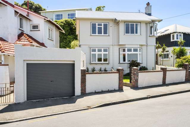 SUNNY FAMILY HOME WITH HARBOUR VIEWS