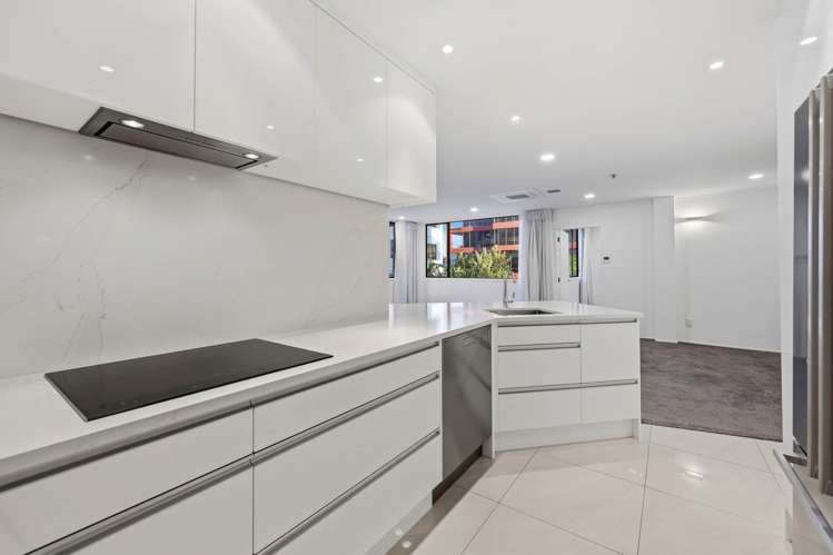 2C/171 Hurstmere Road Takapuna_7