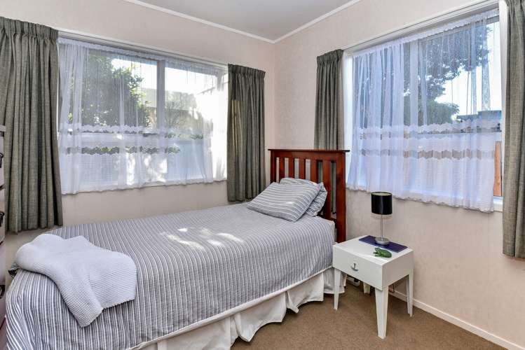 6 Moor Park Wattle Downs_17