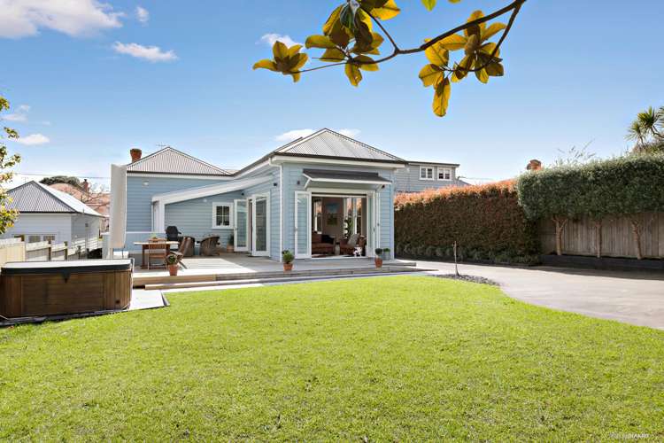 33 Mozeley Avenue Devonport_1