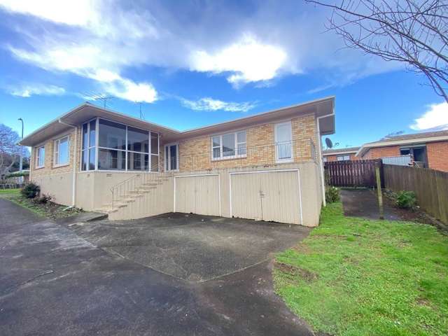 Lovely Home Near Town in Pukekohe