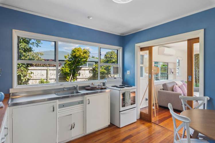 44 Menin Road Raumati South_5