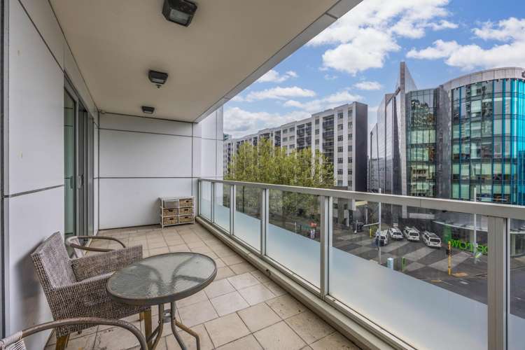 302/85 Beach Road_3