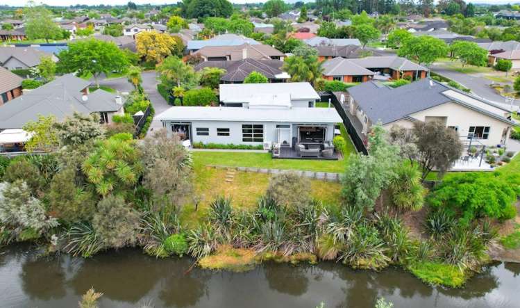 10 Westbury Mews Huntington_18