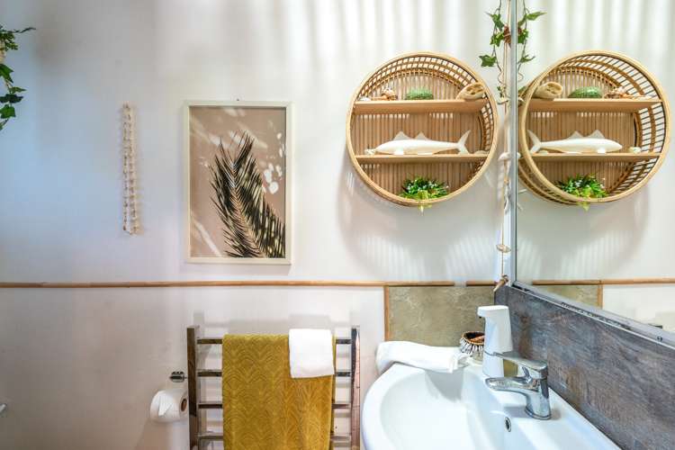 1 Ridge Road Oneroa_11