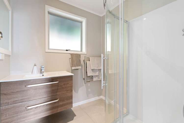 19 Waiwera Place Waiwera_16