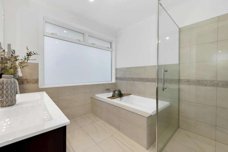 9 Bradbury Road Botany Downs_15
