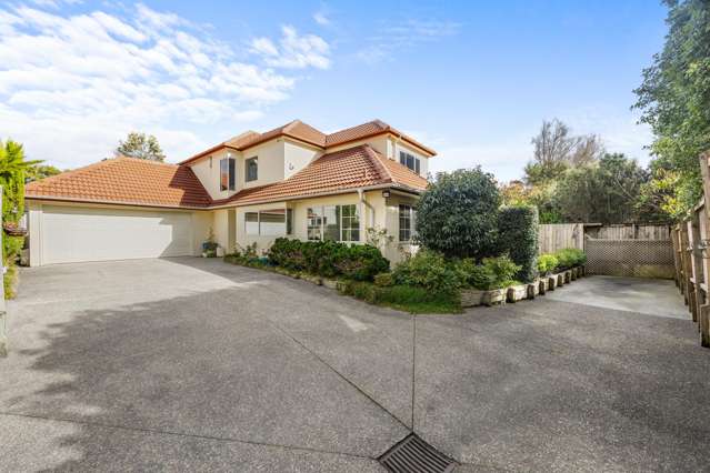 Elegant Family Living, Enviable School Zone