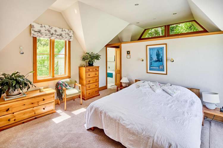 15 Whiorau Grove Lowry Bay_9