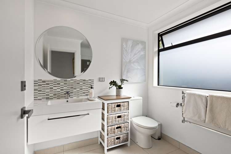 23 Waldorf Crescent Orewa_12