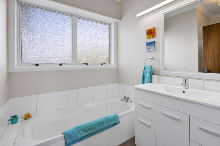 191 Seaview Road Westown_11