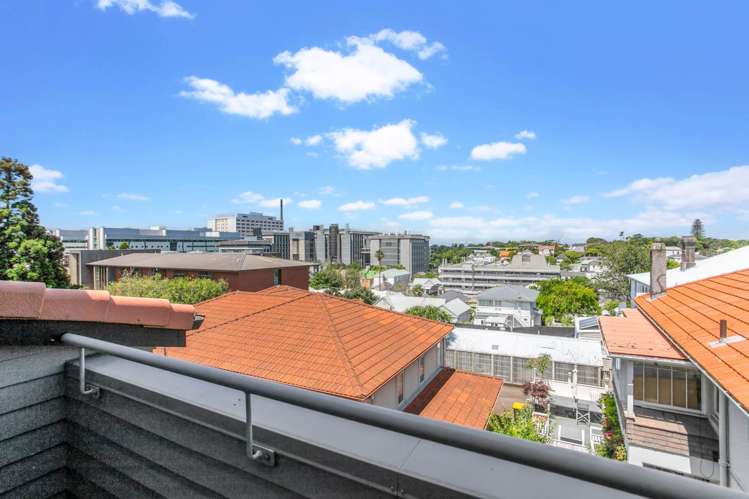 6v Carlton Gore Road Grafton_2