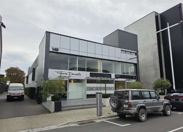 Office with Parking - Victoria Street