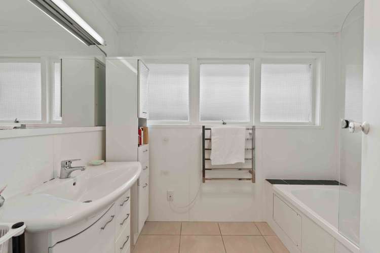 7 James Place Opaheke_10