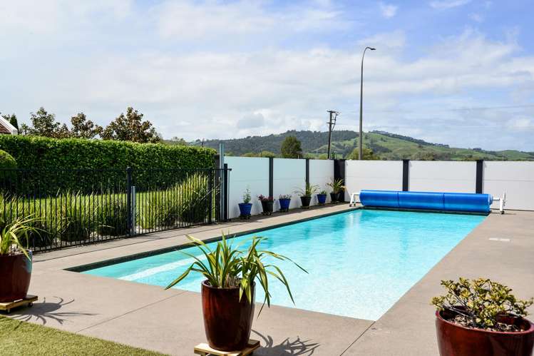 2 Alan Livingston Drive Cambridge_29