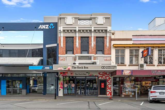 Trafalgar Street - position, income, and presence