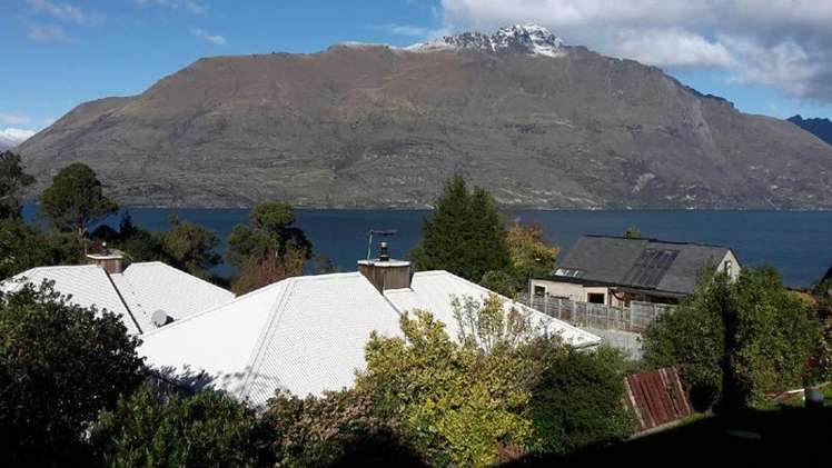 16b Arawata Terrace Fernhill/Sunshine Bay_10