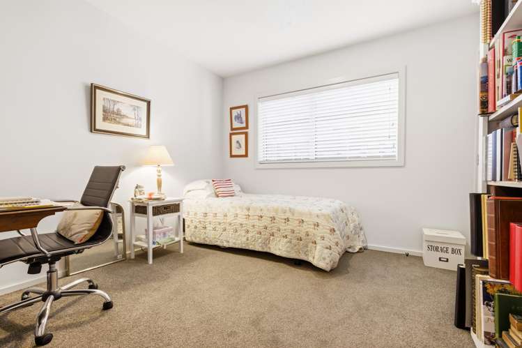 55 Chateau Crescent Rangatira Park_10