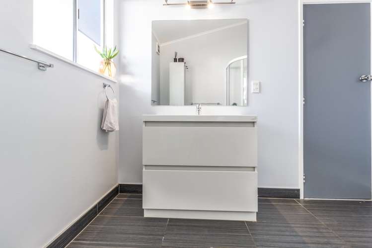 576 Lowe Street Camberley_8