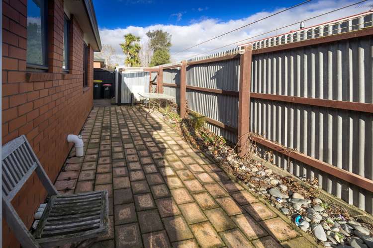 2/14 James Street Allenton_8