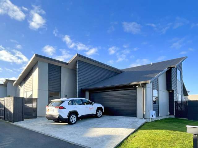 KELVIN GROVE- 4 BEDROOMS