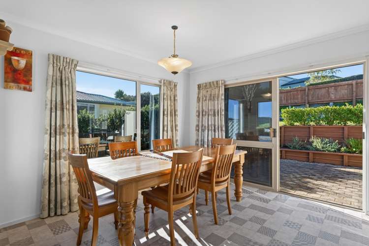 31 Olympus Way Richmond_9