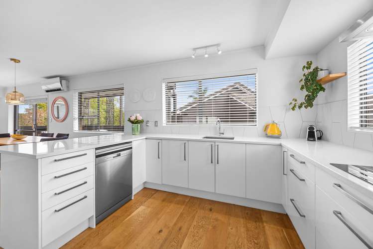 3 Pinewood Grove Botany Downs_3