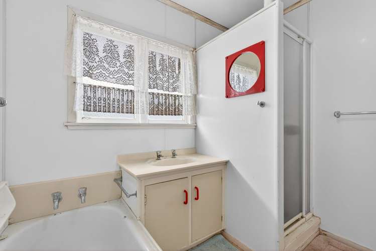 16 Duke Avenue Pukekohe_13