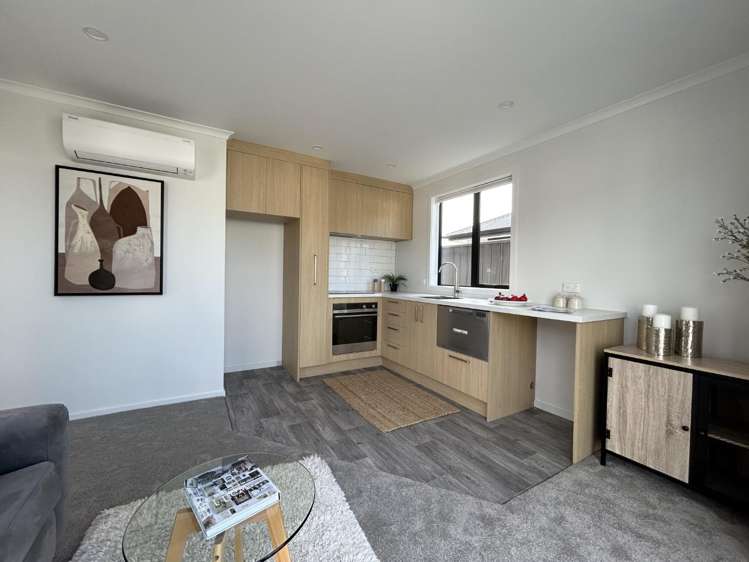 5 Mackie Mews 10288_1